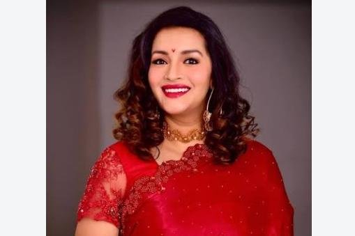 ఓటీటీలో ట్రెండ్ అవుతోన్న రేణూ దేశాయ్ 'కాశీ మజిలీ